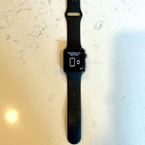 Apple Watch Series 3
Size: 42 MM
Color: Black